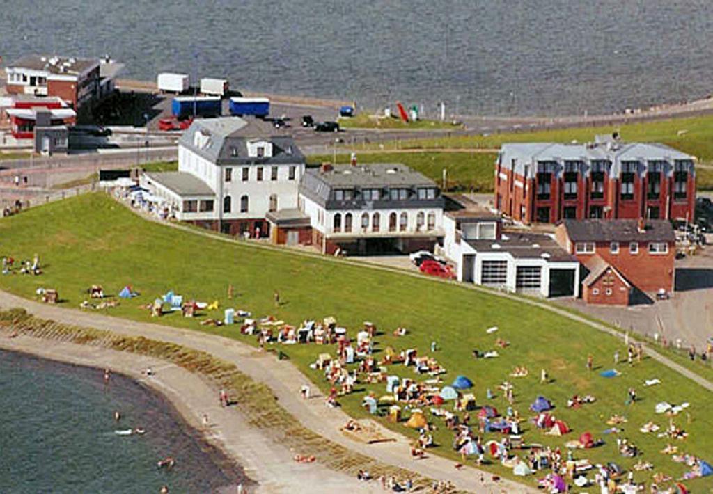 Strandhotel Dagebuell Direkt An Der Nordsee Exterior photo